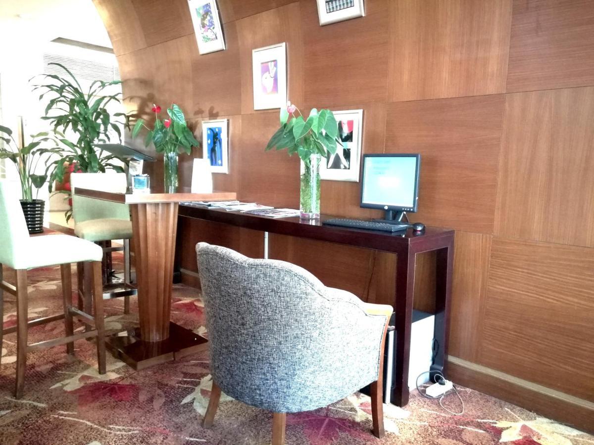 Holiday Inn Downtown Shanghai Exterior photo