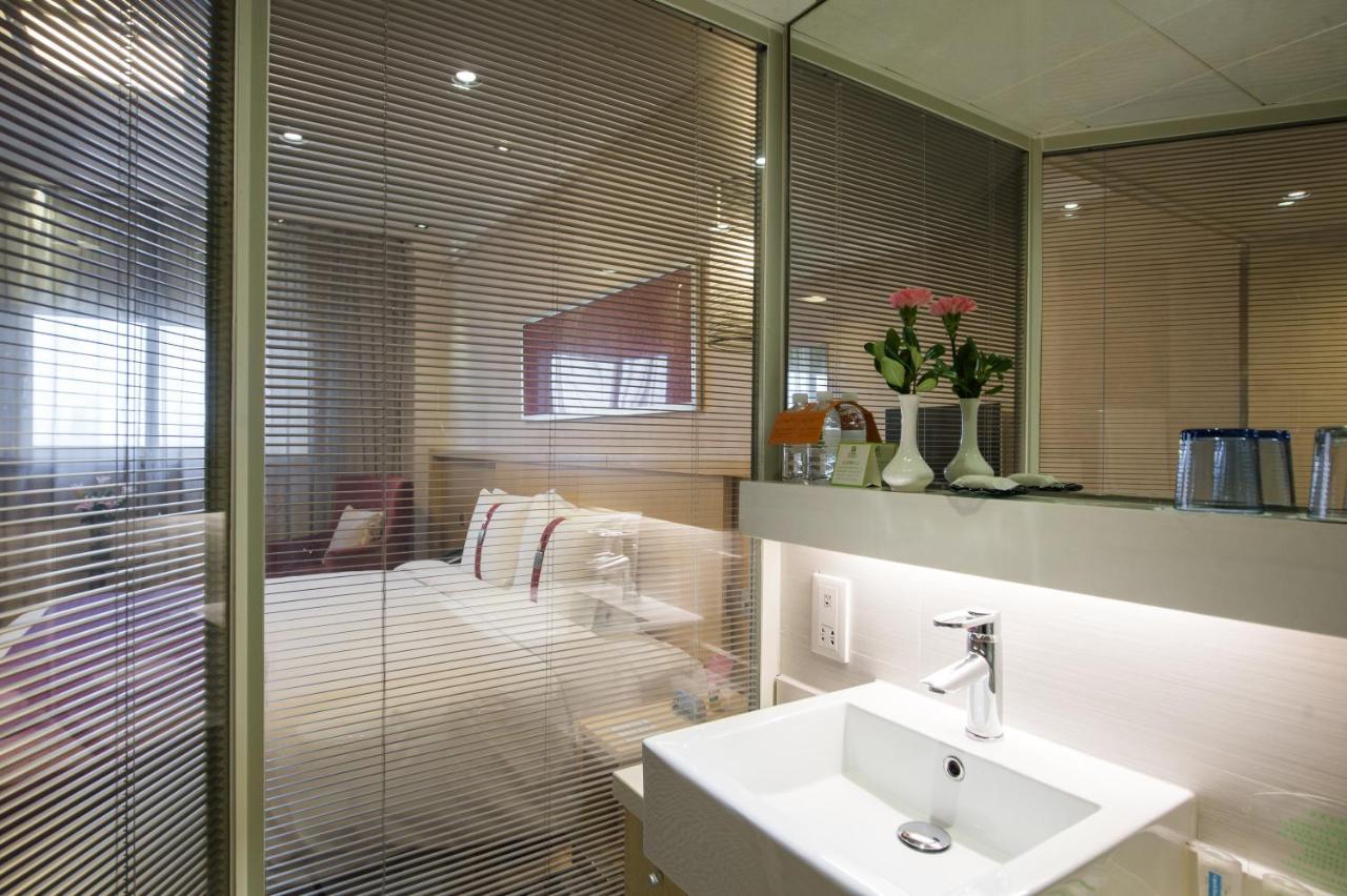 Holiday Inn Downtown Shanghai Room photo